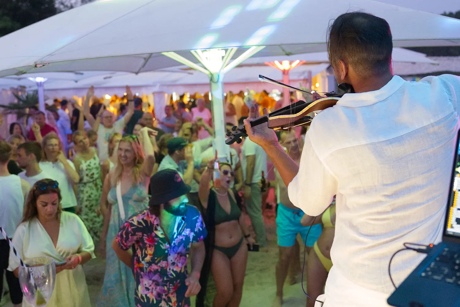 Live-Musik und Tanz im Beachclub am Otto-Maigler-See