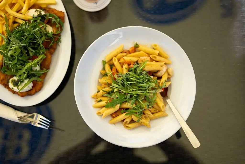 Pasta auf der Seeterrasse am Otto-Maigler-See